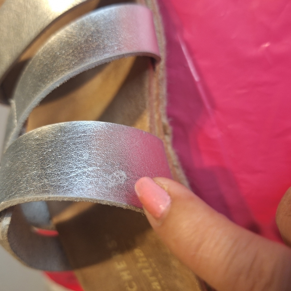 Skechers Silver Sandals with Metallic Straps. Size 7 - Picture 9 of 10
